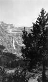 Le Cirque de Gavarnie, la Chute du Gave de Pau, le Pic de Marbore (3253m), vue prise par FFH en 1949