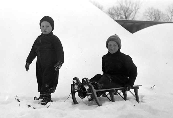 Schnee ber den Koks Reserven - Actienbrauerei Basel - 1942